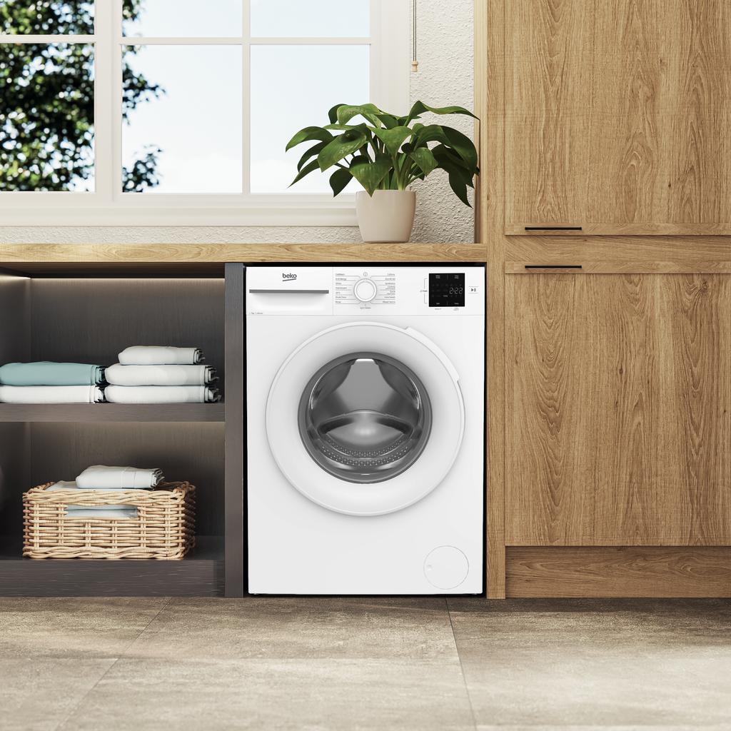 BM1WT3721W This 7kg 1200rpm washing machine makes everyday laundry effortless. The SteamCure programme optimises wash cycles to reduce wrinkles, while the Quick Programme cleans a full load in just 28 minutes. On busy days, Fast+ technology cuts wash times by up to 55%. And with AddXtra, you can pause mid-cycle to safely add any forgotten items, giving you complete control and convenience.