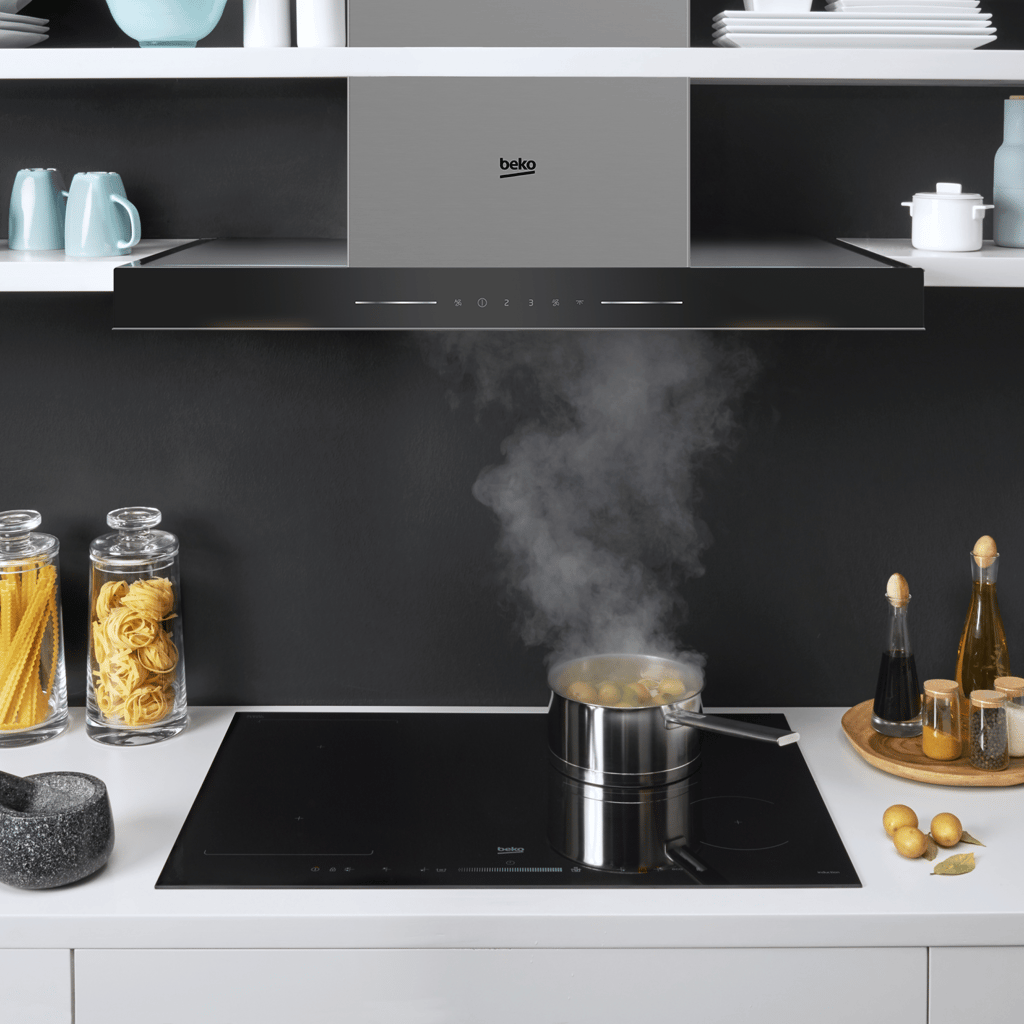 BHCB66441BBH This 60cm T-shape box style hood offers a stylish and practical way to keep your kitchen clean and hygienic. Equipped with our HeatSense technology, this hood automatically adjusts its power according to the heat level between the hob and hood, ensuring optimal ventilation. Cleaning is easy too thanks to the removable cassette filters that can be cleaned in your dishwasher, saving you from the need to hand wash them yourself.
