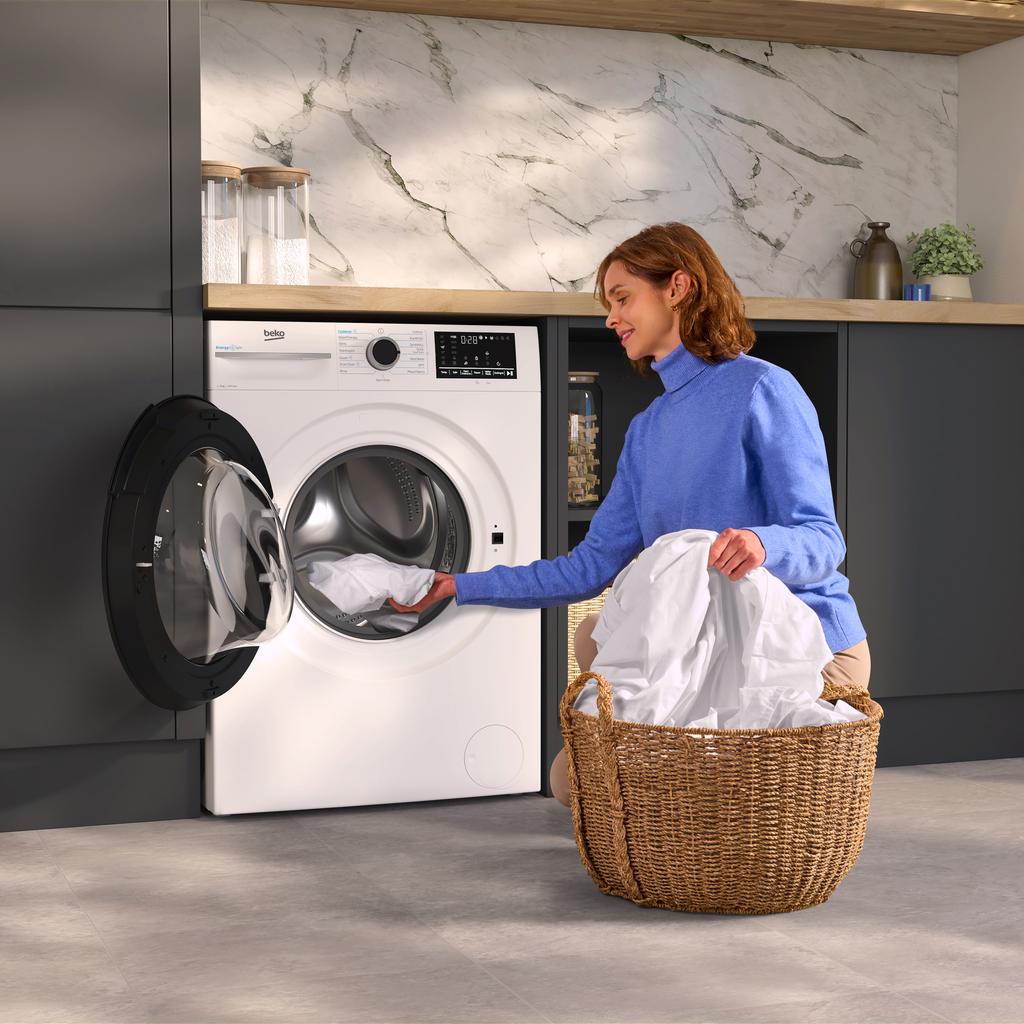 BM3WT4941IW Tackle your laundry with ease using this 9kg 1400rpm washing machine. Featuring Beko’s EnergySpin technology, this machine accelerates detergent dissolution with less heat, cutting energy consumption by up to 35% on everyday wash programmes. Rated A for energy efficiency, this model includes Beko’s IronFast and SteamCure technologies to reduce wrinkles in your clothes. Plus, the SteamTherapy programme refreshes garments in 17 minutes, without the need for a full wash cycle. 
