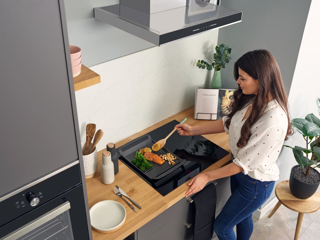 HII64201MT Perfect for modern kitchens, this 60cm Induction Hob with IndyFlex features a user-friendly touch control display and offers nine adjustable power levels. Using induction hob technology, this model heats the pan directly, ensuring fast and energy-efficient cooking. The added benefit of our IndyFlex technology allows you to seamlessly combine smaller cooking zones, creating a larger zone for accommodating bigger pans with ease.