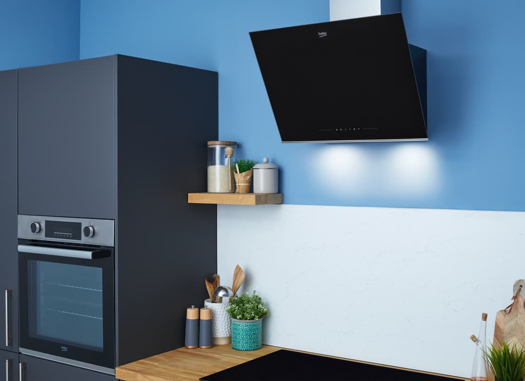 BHCA66341BBH Discover a stylish and practical solution for maintaining a clean and hygienic kitchen with this 60cm inclined hood. Featuring our innovative HeatSense technology, this hood automatically adjusts its power based on the heat level between the hob and hood, providing optimal and efficient ventilation. There's even a powerful booster function that's up to 65% more powerful than the maximum setting, ensuring effective removal of steam, smoke, and unwanted cooking odours.