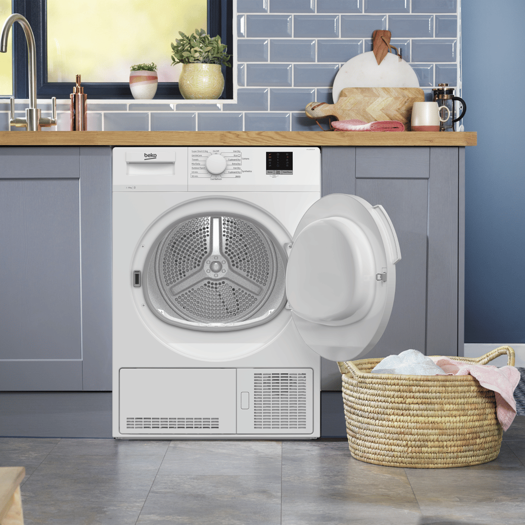 DTLCE80051W This 8kg Condenser Tumble Dryer boasts a spacious 32cm porthole, ideal for accommodating large loads, duvets, and bed linen. The Sensor Drying Programme ensures optimal dryness by automatically stopping the cycle when necessary, providing perfect protection for your laundry. The appliance offers even more convenience with a selection of timed programmes, allowing you to easily choose your preferred settings.