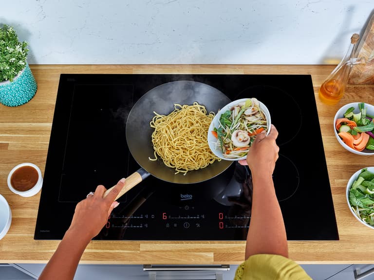 HII85700UFT Perfect for modern kitchens, this 80cm Induction Hob with IndyFlex combines sleek design with advanced functionality. While the touch control display and nine adjustable power levels provide precise control over your cooking, the induction hob technology heats the pan directly, ensuring rapid and energy-efficient cooking. You'll also benefit from the addition of a child safety lock that prevents unintended adjustments to the settings.