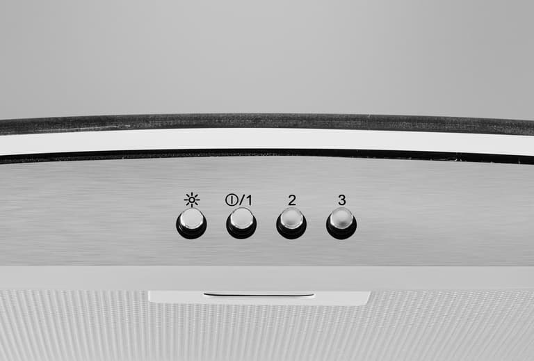 HCG61320X This stylish, stainless steel, 60cm chimney hood offers a practical way to keep your kitchen clean and hygienic. While the cassette filter can be effortlessly removed from the hood and cleaned in your dishwasher for ultimate convenience, our carbon filters effectively eliminate grease and cooking odours, recycling fresh and clean air back into your kitchen.